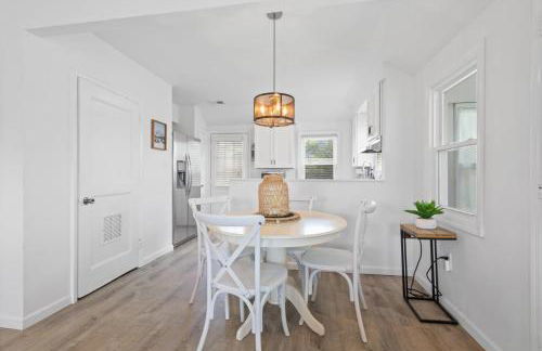 2-Bed Home by the Bay - Foto 6