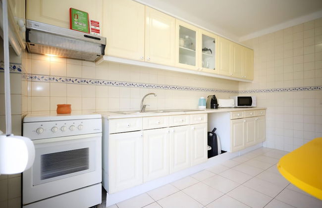 Sea View Apartment by Rent4all - Photo 15