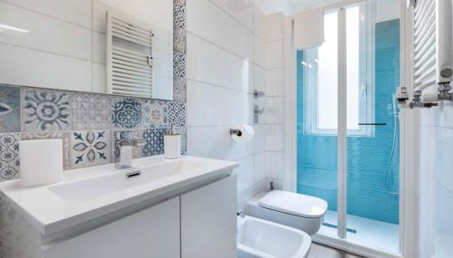 Prada & Bocconi - Cozy Studio, Fast WiFi, Tram - Foto 4, Shower