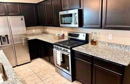 Spacious, Family-Friendly Home - Photo 10