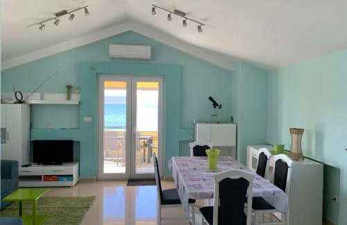 Beachfront Apartment Live - Photo 15