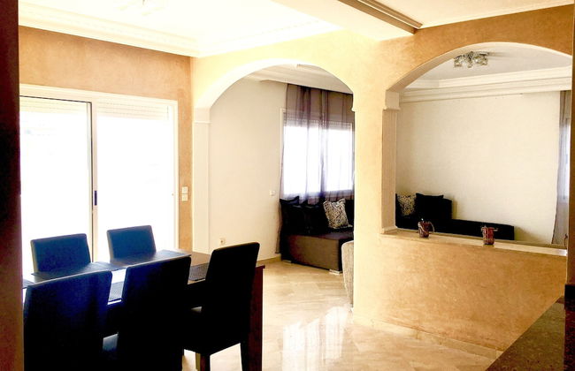 Luxurious Apartment with Private Garden - Photo 12