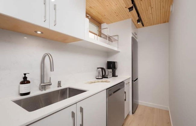 Passive House Luxury 2 Bedroom Basement Suite - Photo 9