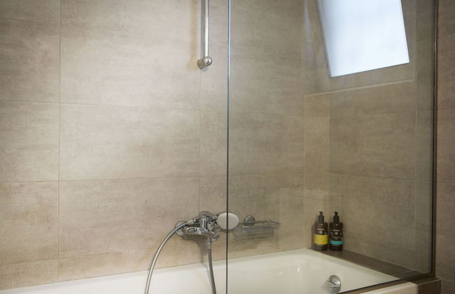 Luxury Apartment with Exceptional View - Photo 28