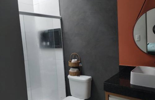 Casa do Rosa - Piscina Aquecida - Churrasqueira - 8 pessoas - SJBV - Foto 21