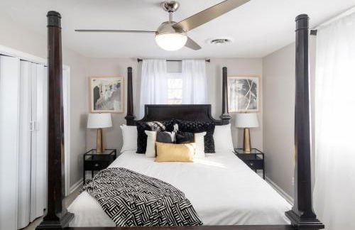 Rear deck w/ Soaking tub + Wi-Fi & Parking - Foto 9