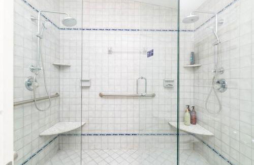 Huge Waterfront Mini-Resort w Gym, Dock & Pool - Foto 42