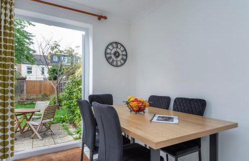 Whole House Sleeps 6 Garden Workspace Waterloo in 20 mins - Foto 13