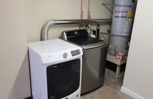 3 Bedroom 2 Bathroom House, Walkable to BART, Free Parking, Views - Foto 21