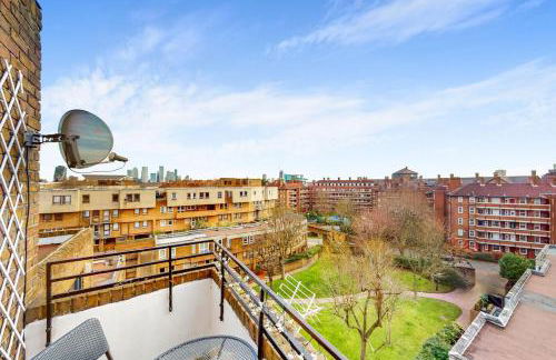 Amazing location 1 BD flat on St Katharine's Docks - Photo 8