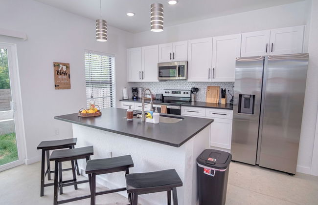 Experience Modern Luxury! 3br/2.5ba Home Near DT - Foto 9