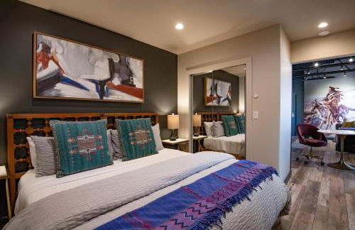 Designer Loft at the Santa Fe Plaza Spacious 520 Sq Ft, King Bed - Foto 3