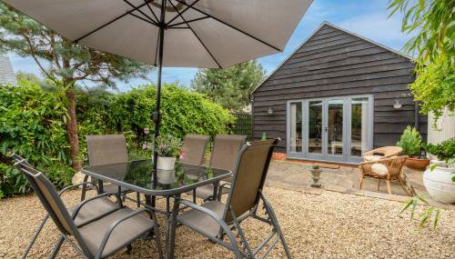 Buff Lodge - Photo 2, Garden