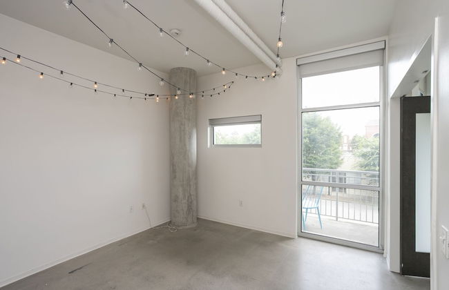 Unfurnished Condo | Amazing Layout with Balcony and In-building Storage Unit - Foto 4