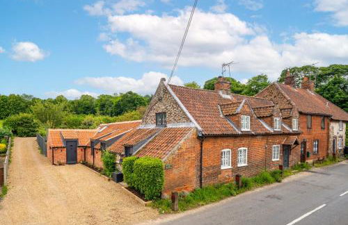 Knyvetts sleeps 6, 3 double beds, pretty garden - Foto 1