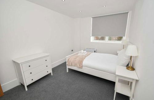 Modern 1 Bedroom Apartment in Morley with Parking - Foto 36