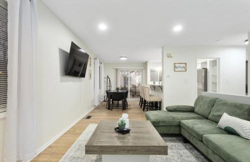 Beautiful Overland Park 3 King Bed Modern Getaway - Foto 11