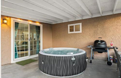 Entire Private Home with 3 Bedrooms 2 Bathrooms, Gated Yard, Garage, Hot Tub, 4-Beds, Golf, Mira Mesa, Available Now - Photo 3