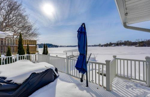 Hike, Fish and Golf Waterfront Gem on Camp Lake! - Foto 3