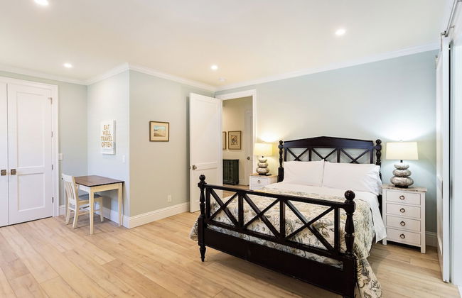 Tuscan Vacation Rental. Stylish 3-Bedroom Getaway Near Vanderbilt Beach Enjoy a Private Pool, Spacious Layout, and Modern Comforts Perfect for Families, Groups, and Pet-Friendly Stays - Foto 3