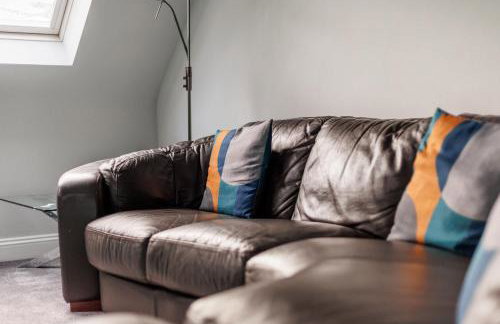 The Gables Penthouse - 15-Minute Walk to Branksome Chine Beach - Photo 12