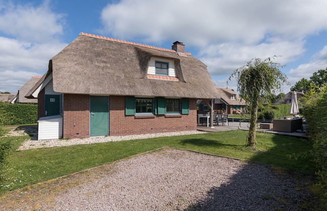 Giethoorn Villa With Modern Touch - Photo 17