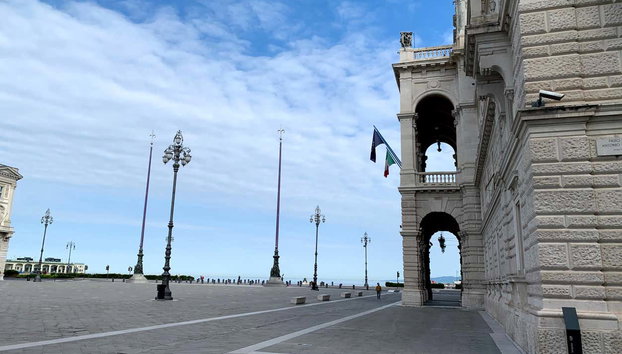 Tour di Trieste + Castello di Miramare - Photo 2, L'edificio della Prefettura