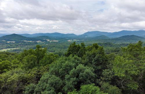 Retro Metro Deck House MCM Gem with Hot Tub & Spectacular Views! - Foto 45