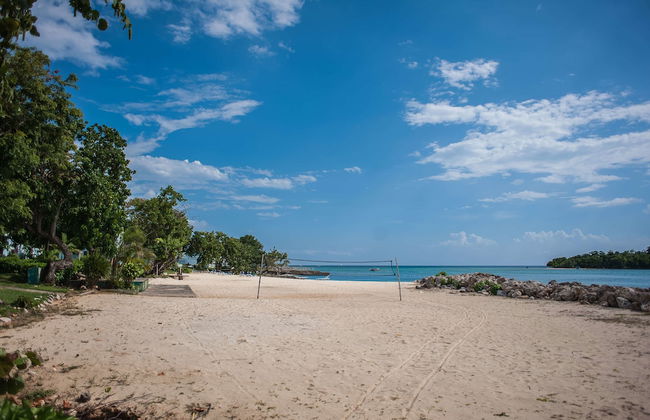 Point Village Studios and Suites - Photo 51