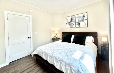 Modern Deluxe Kitchen, King Bed, Laundry, DT Renton close to Valley Med & SeaTac - Foto 5