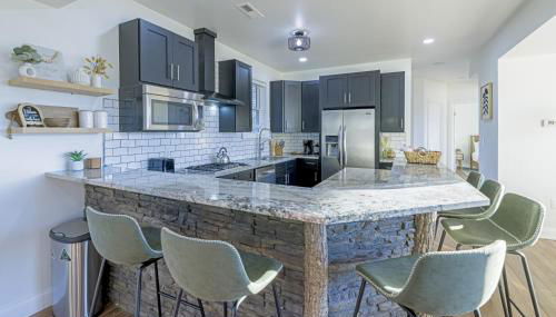 Ridgetop Hideaway 12-Guest Oasis with Hot Tub & Epic Views Near Winery Tours & Trails - Pets are allowed by request - Foto 5