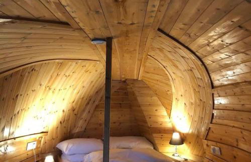 Private Island Glamping on riverbank with Hot tub - Foto 3