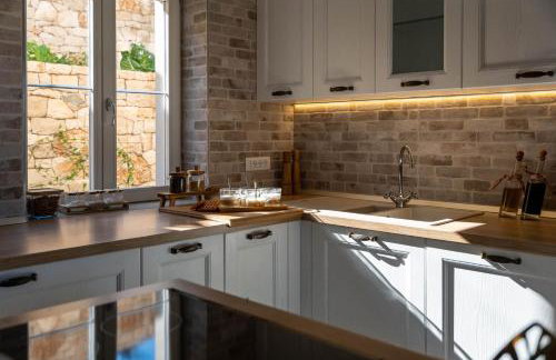 Villa Ani! Traditional and luxurious 4-bedroom villa with heated pool and sea views - Foto 20