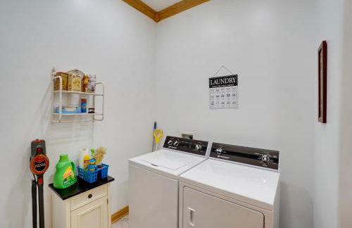 Spacious McArthur Home Private Hot Tub and Pond! - Photo 27