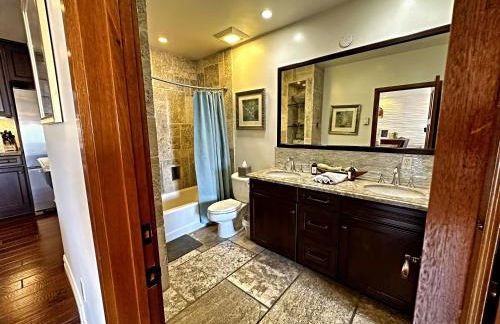 Hillside villa w ocean views, pool & hot tub - Foto 9