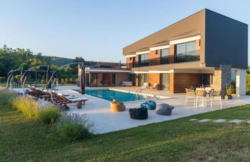 Villa Nella Foresta with private 66sqm heated pool, Whirlpool, Tennis court, Gym, Billiards, 4 en-suite bedrooms - Foto 4