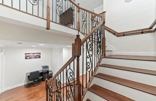 Lux Home with Rooftop & Elevator 2mi to Beach - Foto 26