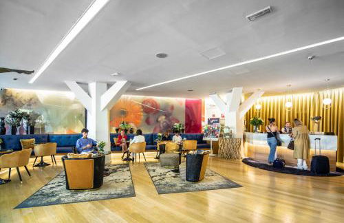 Apartosuites Jardines de Sabatini - Photo 9