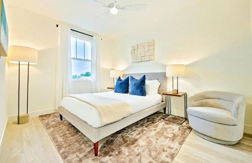 Modern 4BR - Private Balcony - Garage Parking - Foto 12