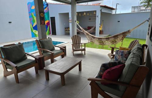 Quase beira mar, casa muito nova com 5 suítes, vista mar, piscina grande, cozinha completa, 4 vagas e perto de mercado, restaurantes e bares - CLIQUE E VEJA AS FOTOS - Foto 12