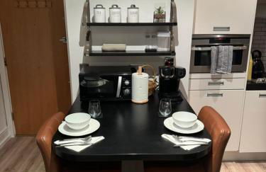 Cosy High Street Apartment 30 seconds from station - Foto 13