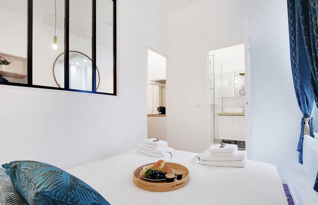 Chic Apartment in Paris for Couple - Photo 11