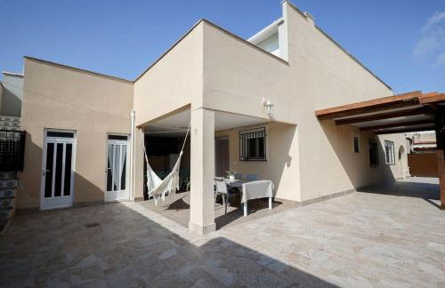 Cómodo chalet en la playa con gran patio exterior cerca del MET Y Campo de Golf - Photo 45