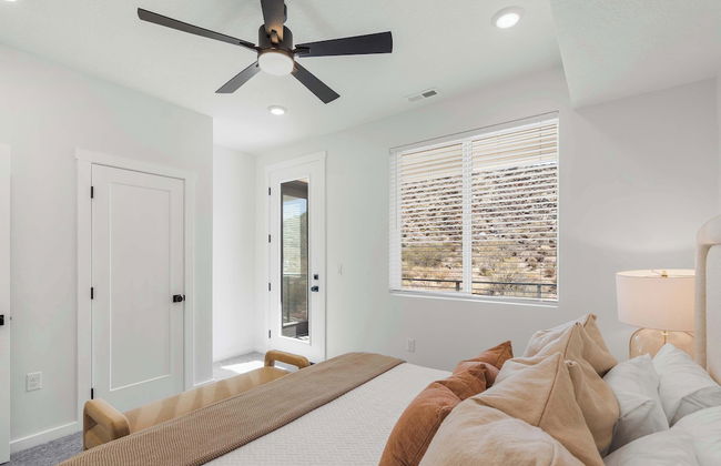 Brand New! Desert Cliff Sleeps 20 Guests! - Foto 4