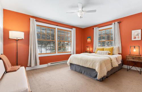 Spacious Lakefront Retreat w/Stunning Views - Foto 4