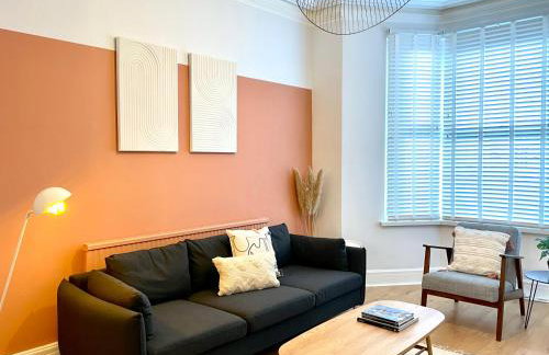 TAFFS MEAD HOUSE Central City Location, nr Stadium, Family Friendly! - Photo 12