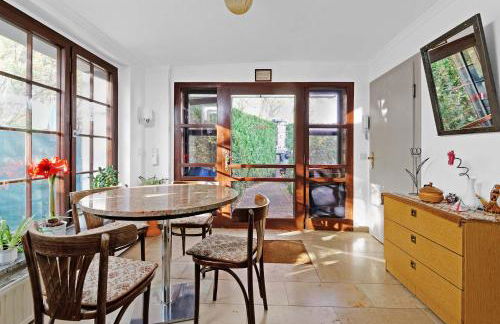 Cottage near centrum, paradise - Photo 1