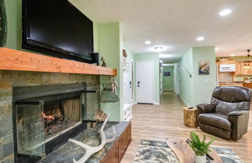 Cotter Home with Deck about 1 Mi to Big Spring Park! - Foto 6