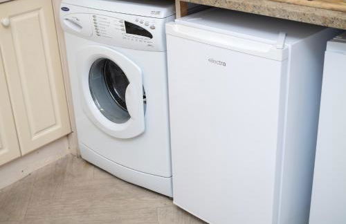 Spacious 3BR Home with Driveway Near NEC & Airport - Foto 36