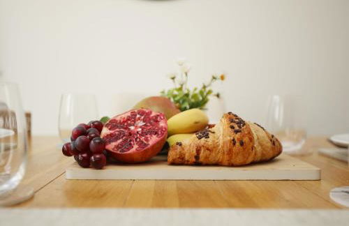 Gregor Place Modern four Bedroom House in Calne with Private Parking, perfect for teams or families staying in the area, Long stays welcome - Photo 32